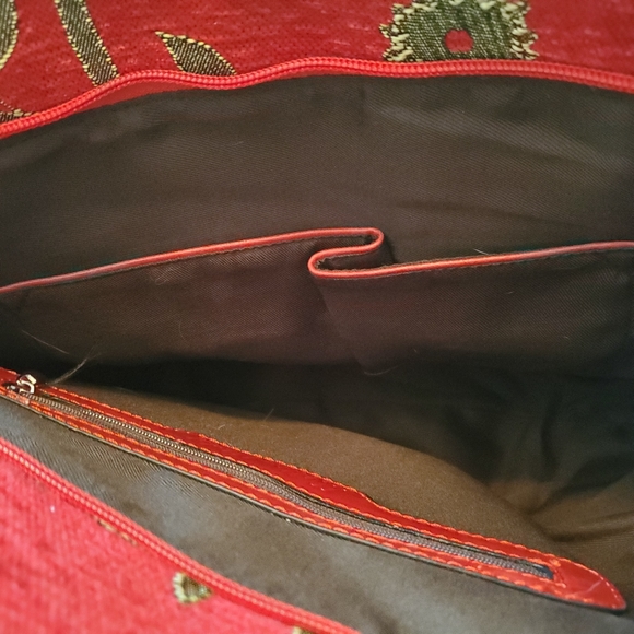 Mellow World red floral tapestry tote. - Picture 3 of 9